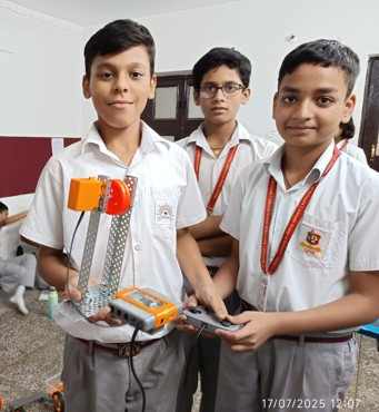 GPIS Class 8-B Students Create Innovative Cable Car Model