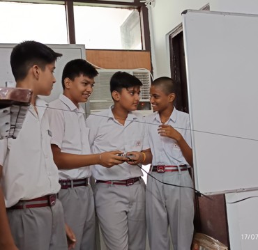 GPIS Class 8-B Students Create Innovative Cable Car Model