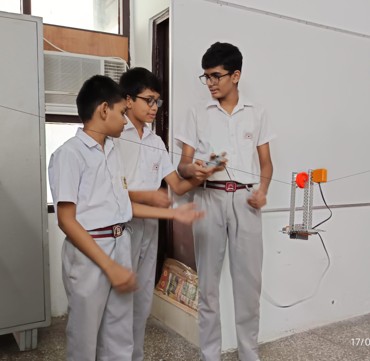 GPIS Class 8-B Students Create Innovative Cable Car Model